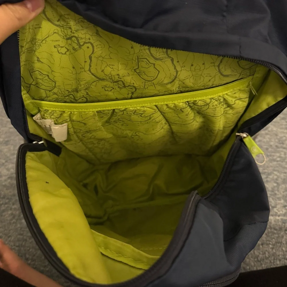 Pacsafe Venturesafe 15L GII Backpack - read - Picture 4 of 6